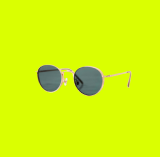 Gafas de sol con lentes redondeadas y montura dorada, en fondo verde limón